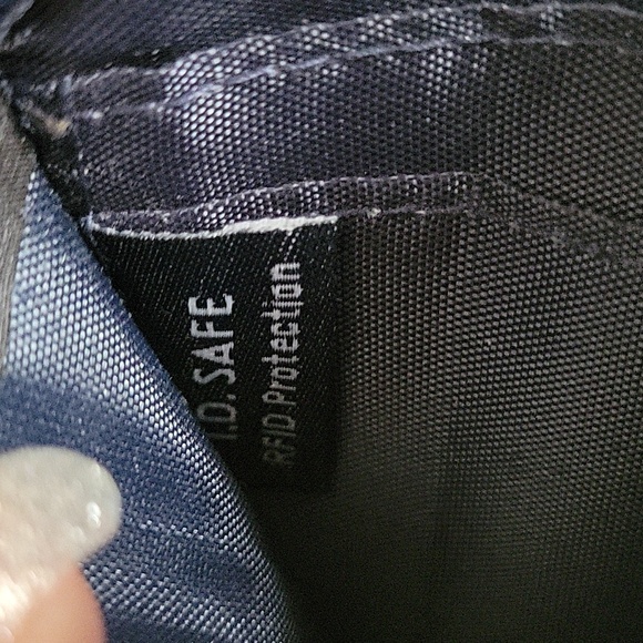 Nautica Navy Blue Wallet/Wristlet ID Safe RFID Protection 0 - Picture 11 of 11